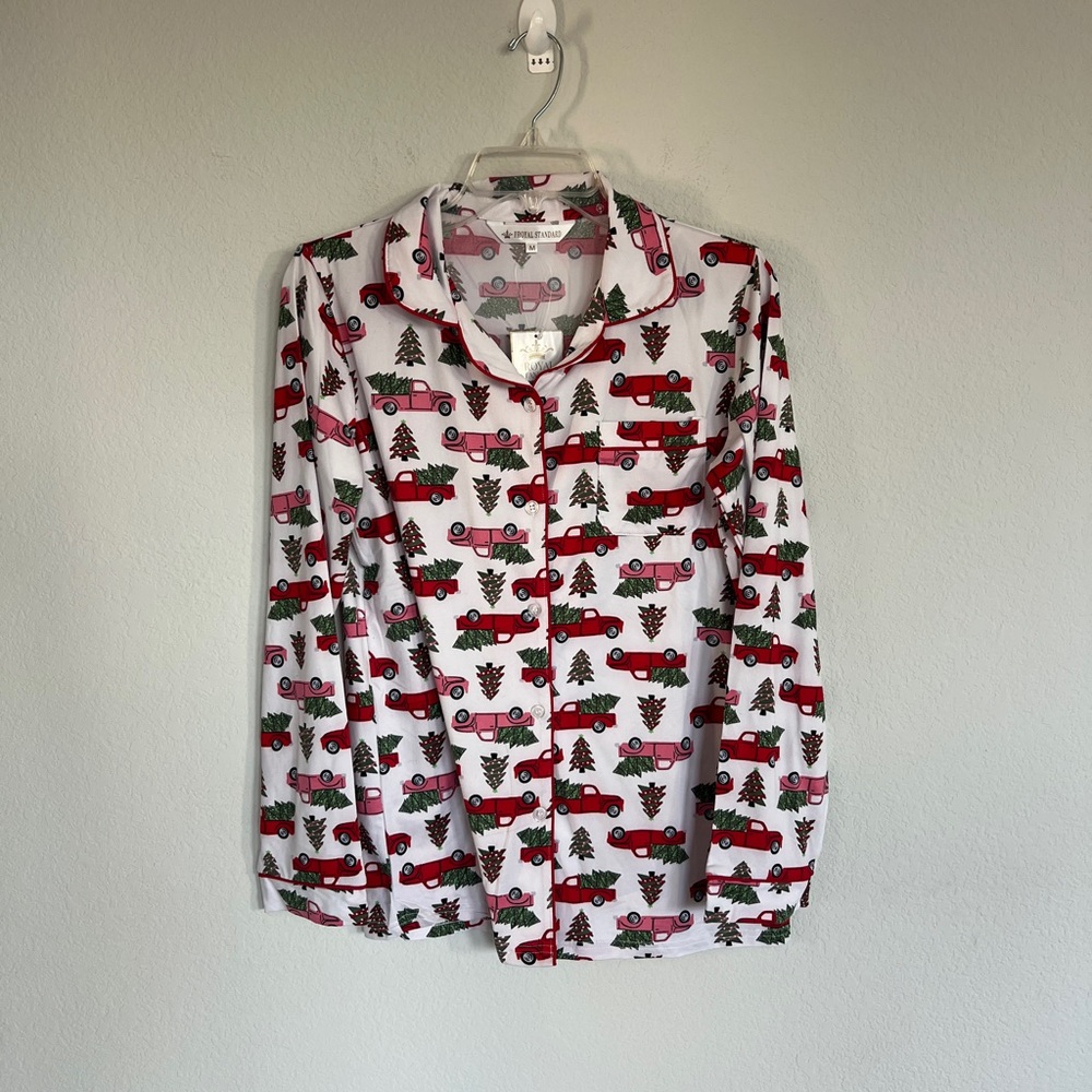 The Royal Standard Home For the Holiday’s Pajama Top Size Medium NWT